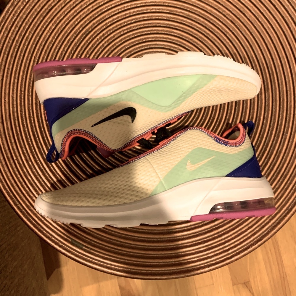 Nike Air Max Motion 2